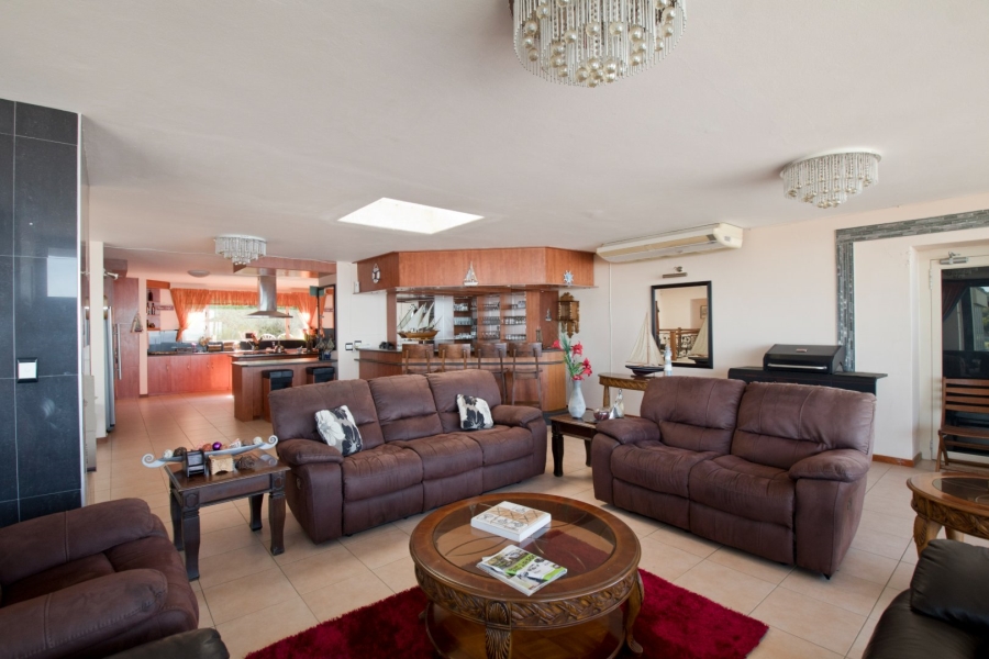 7 Bedroom Property for Sale in Outeniqua Strand Western Cape